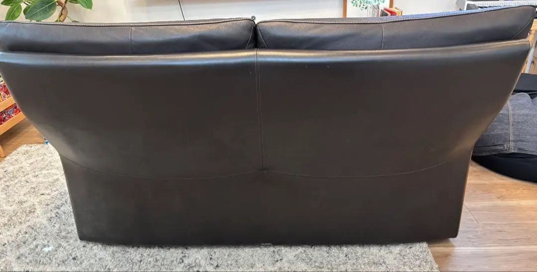 カリモク　ソファ　ブラックレザーソファ 木製フレーム付き