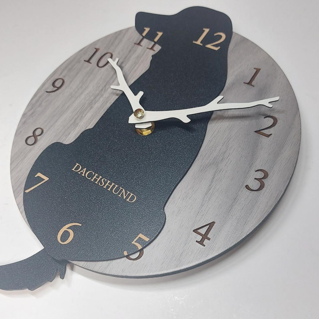 【期間限定値下げ】名入れ　しっぽ 振り子・はみ出し掛け時計 ダックスフンド　黒