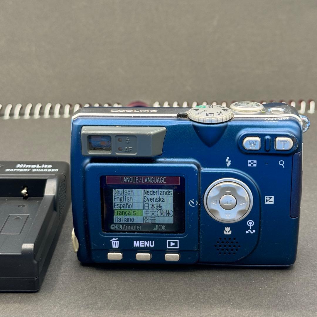 NIKON COOLPIX E5200 5200 プラチナブルー
