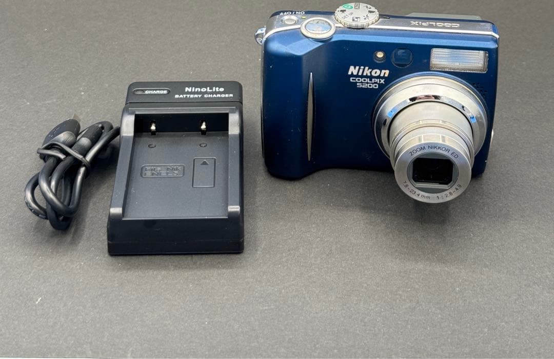 NIKON COOLPIX E5200 5200 プラチナブルー