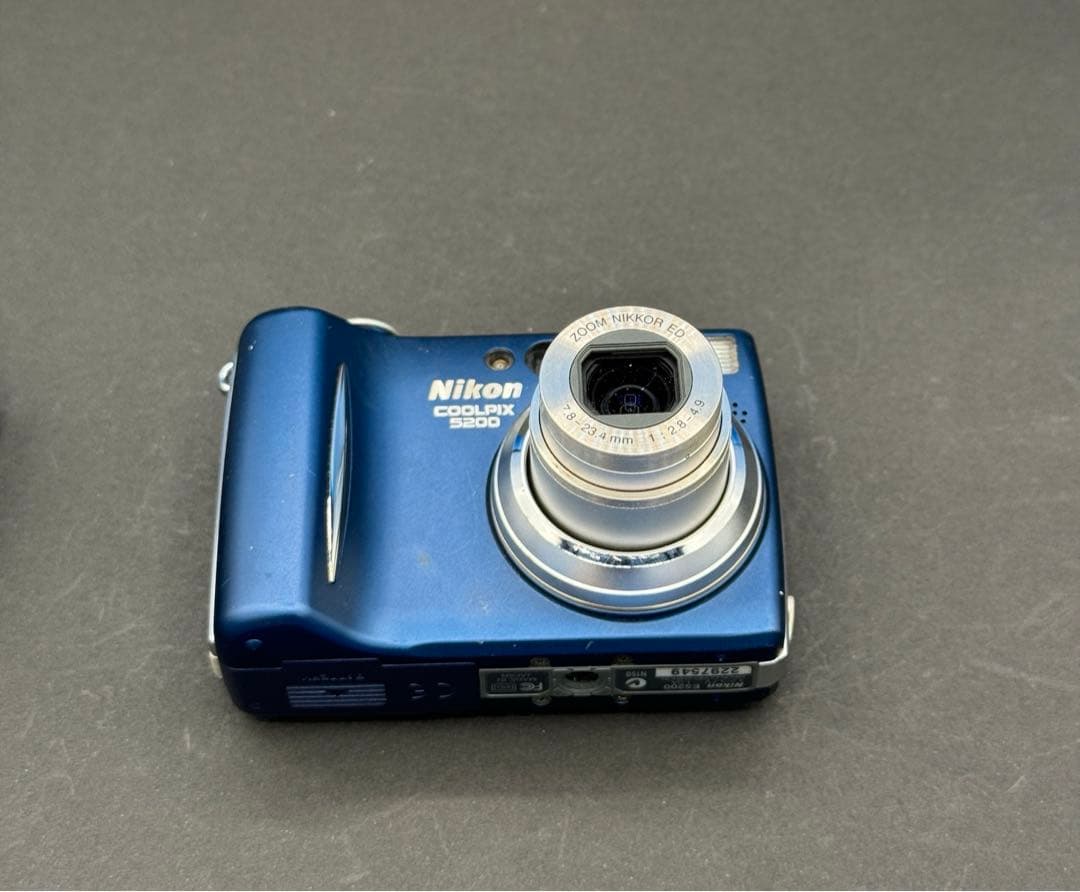 NIKON COOLPIX E5200 5200 プラチナブルー