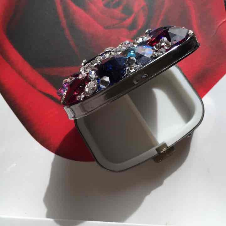 amber様ご確認用❤️スワロフスキー 宝石箱の様なピルケース❤️