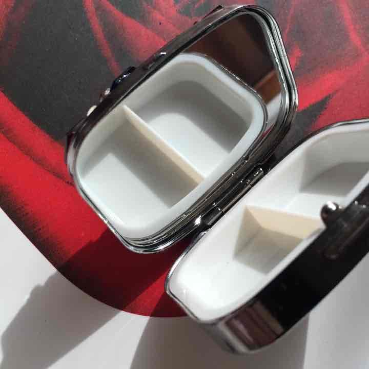 amber様ご確認用❤️スワロフスキー 宝石箱の様なピルケース❤️