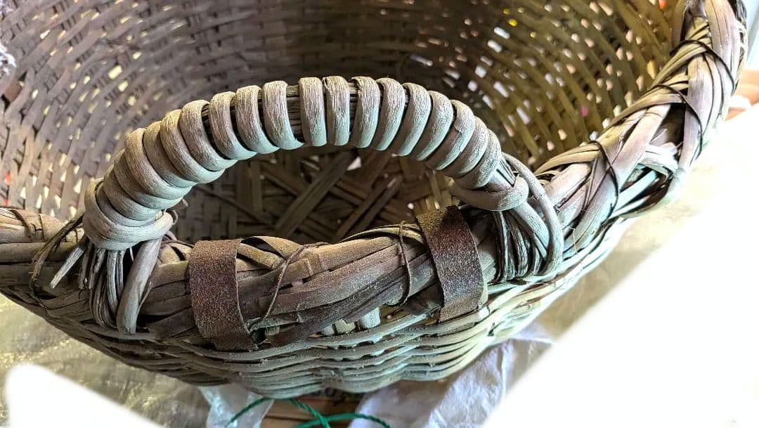 天然素材のハンドル付きバスケット昭和レトロ？大正？わらじ3足付