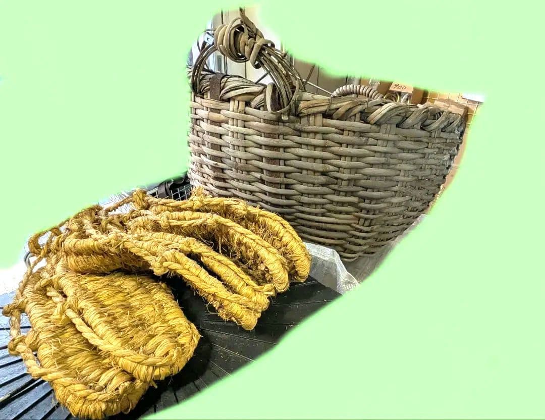 天然素材のハンドル付きバスケット昭和レトロ？大正？わらじ3足付