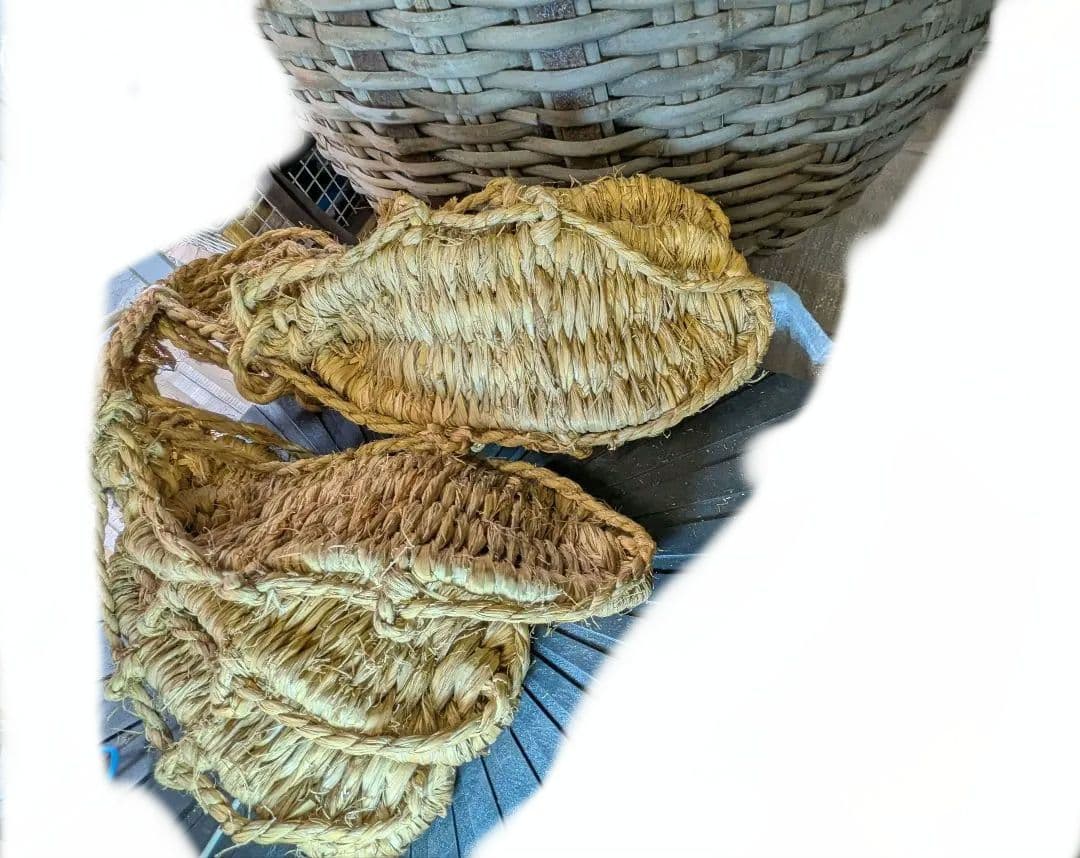 天然素材のハンドル付きバスケット昭和レトロ？大正？わらじ3足付