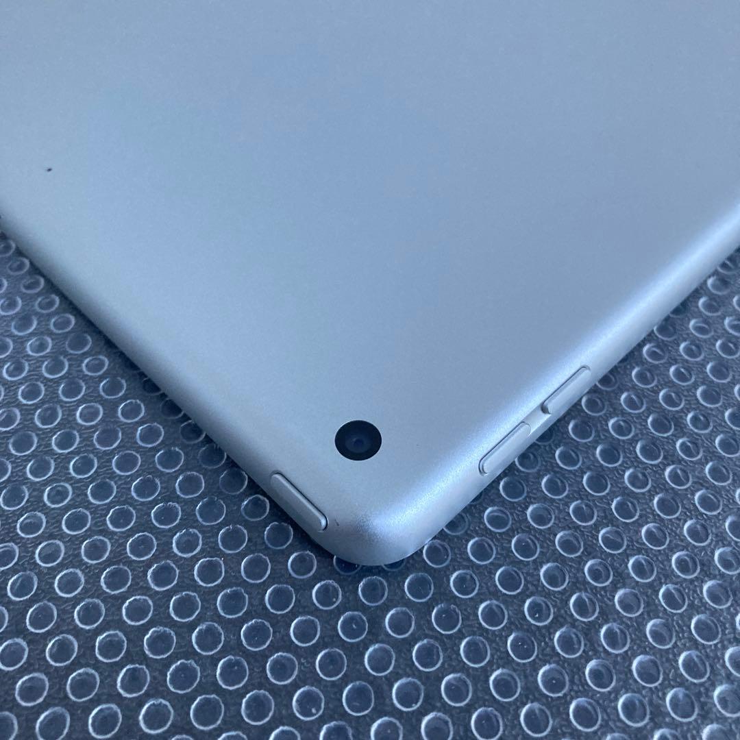 762 外観美品☆電池ほぼ新品☆iPad8 第8世代 32GB WIFIモデル☆