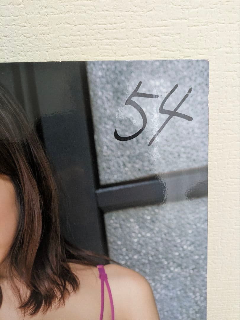 アイドル　十味（とーみ）　直筆サインとシリアルナンバーが入った特大写真パネルです