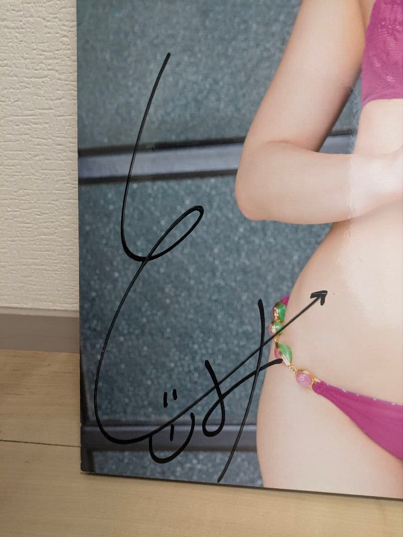 アイドル　十味（とーみ）　直筆サインとシリアルナンバーが入った特大写真パネルです