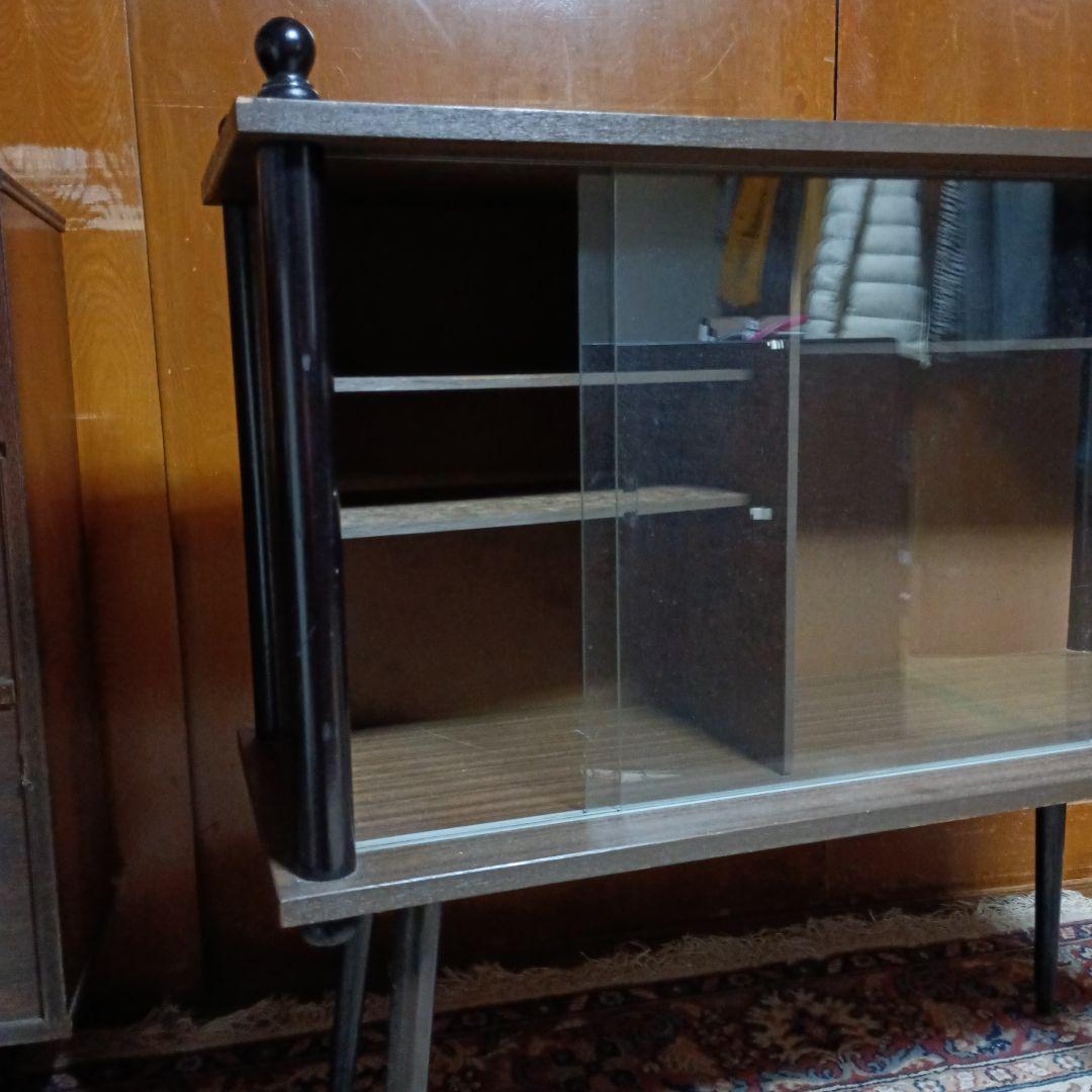 送料込レトロガラスキャビネット棚付き