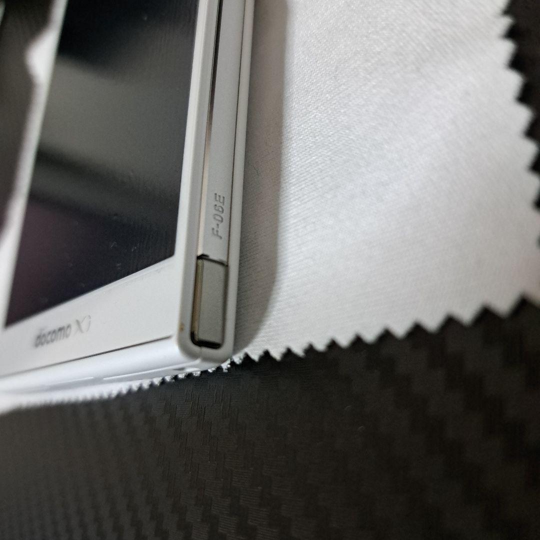 【外装交換済中古】F-06E　docomo スマートフォン本体+クレードル付き