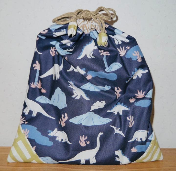 ⭐︎手縫いの名入れ刺繍入り⭐︎入園・入学グッズ４点セット　恐竜