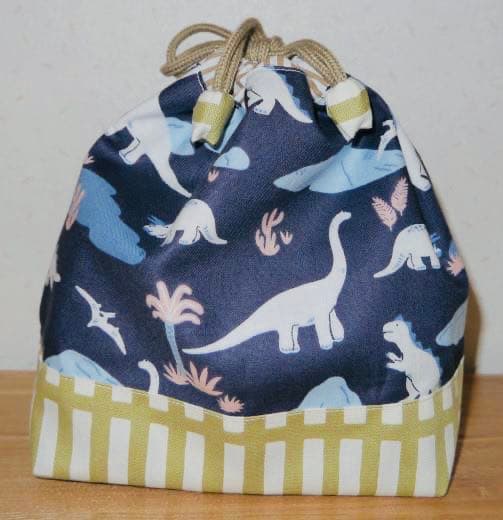 ⭐︎手縫いの名入れ刺繍入り⭐︎入園・入学グッズ４点セット　恐竜