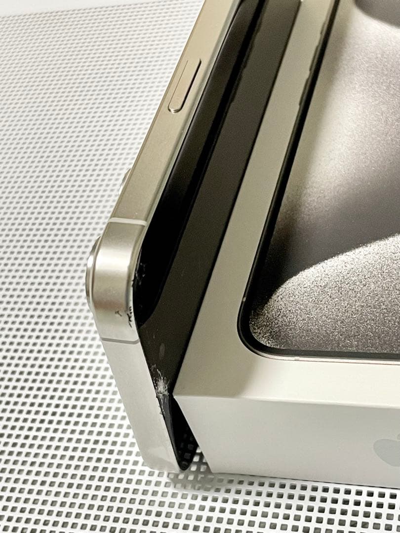 iPhone15 Pro 256GB 白 画面割れ・背割れあり バッテリー94%