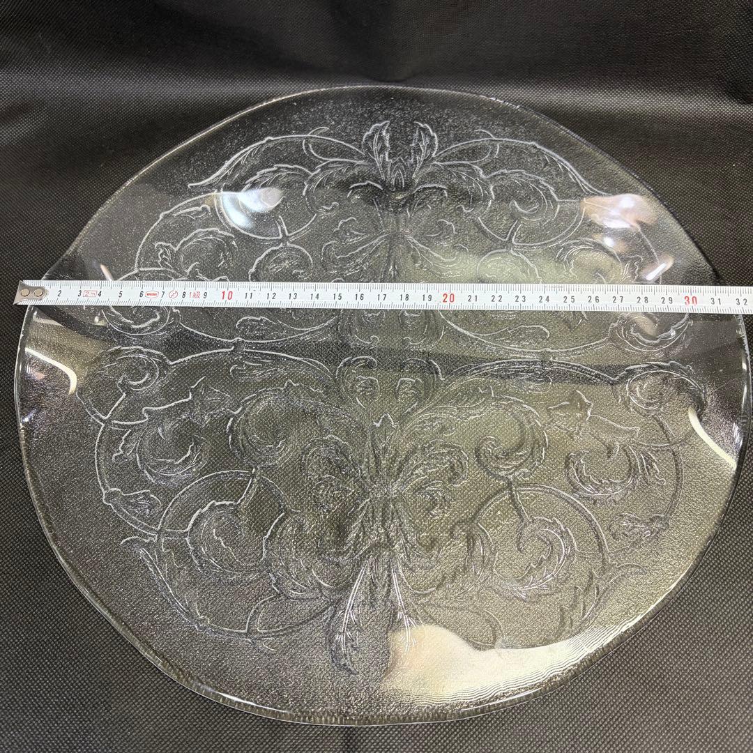 Kosta Boda（コスタボダ）の「UIla（ウラ）」 シリーズガラスプレート