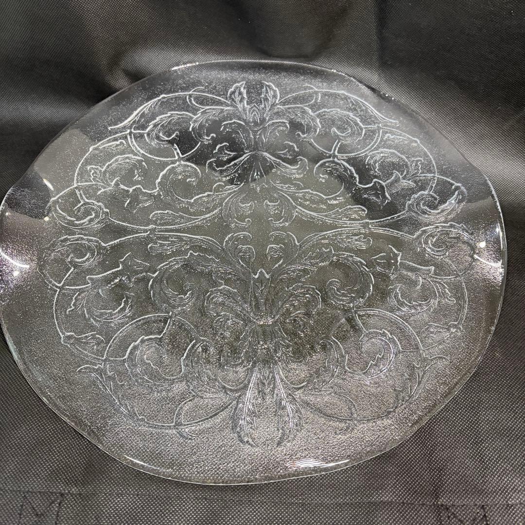 Kosta Boda（コスタボダ）の「UIla（ウラ）」 シリーズガラスプレート