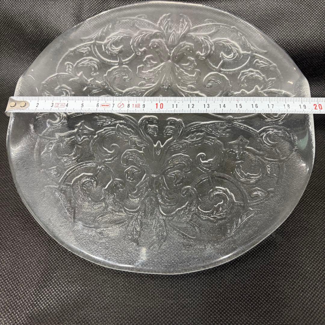 Kosta Boda（コスタボダ）の「UIla（ウラ）」 シリーズガラスプレート