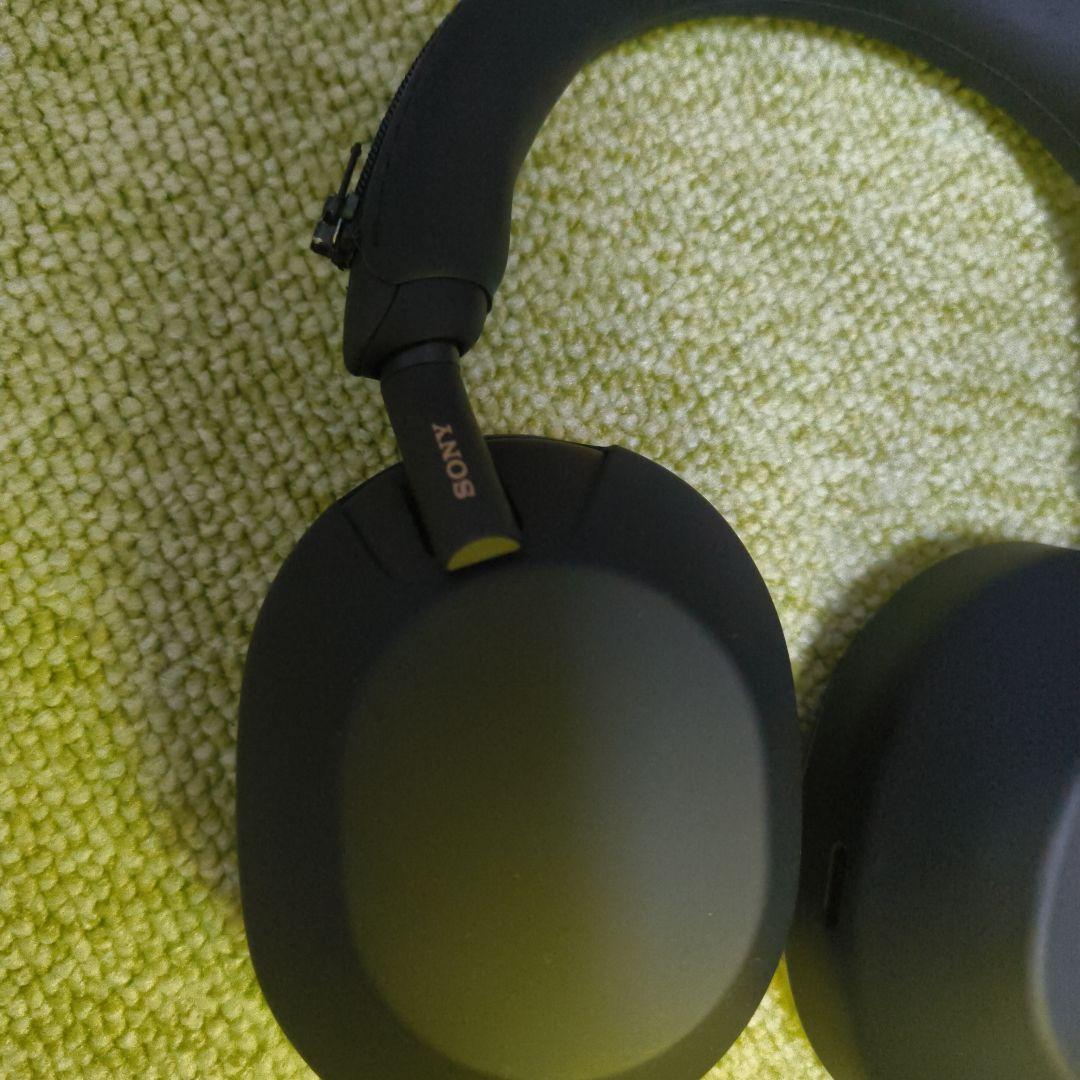 美品　ソニー　SONY ワイヤレスヘッドホン　WH-1000XM5（カバー付き）