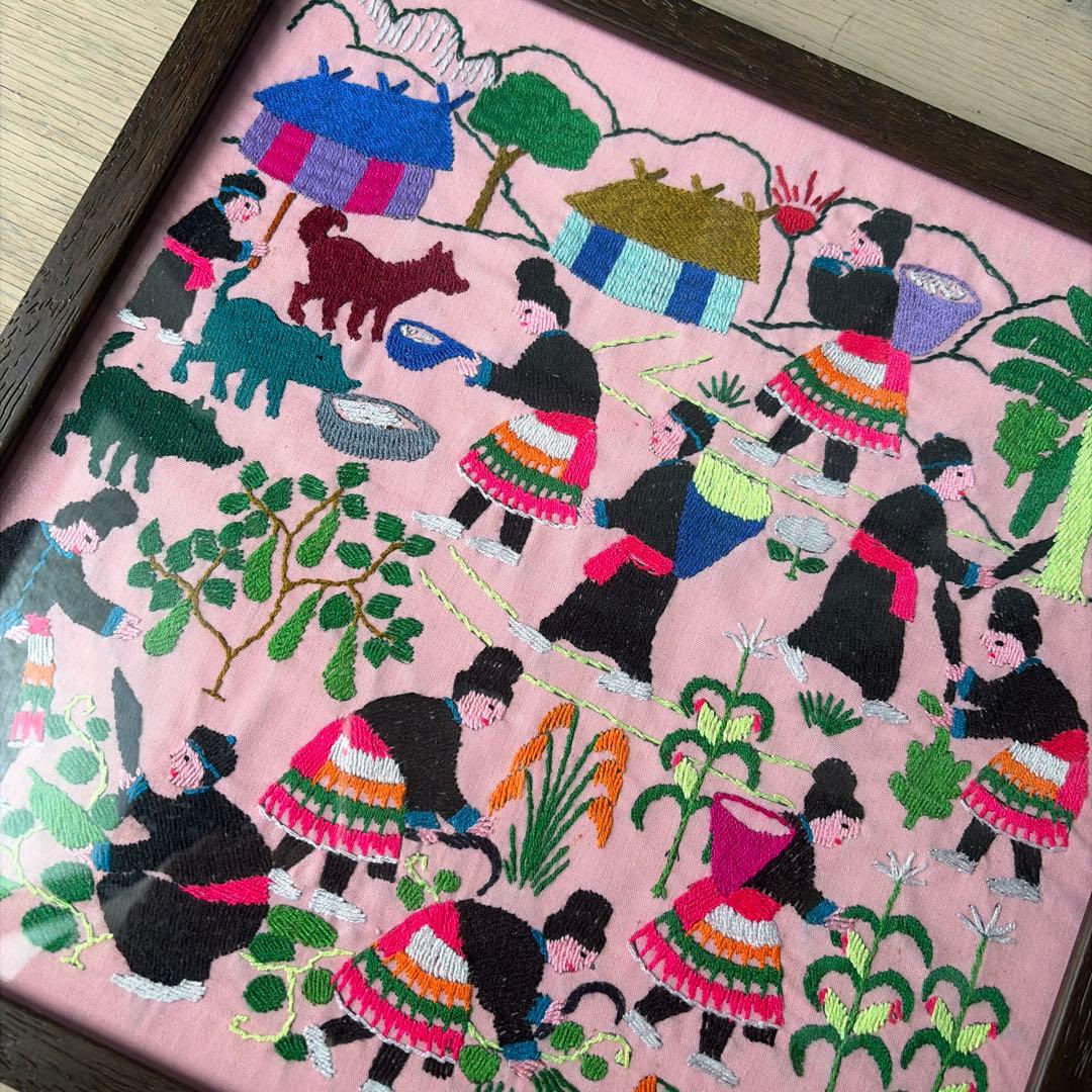 ラオス　モン族の刺繍農作業の風景 木製フレーム