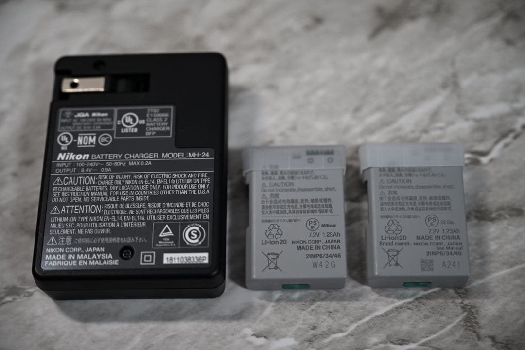 K*o様 Nikon D5600 VR ダブルズームキット (美品)