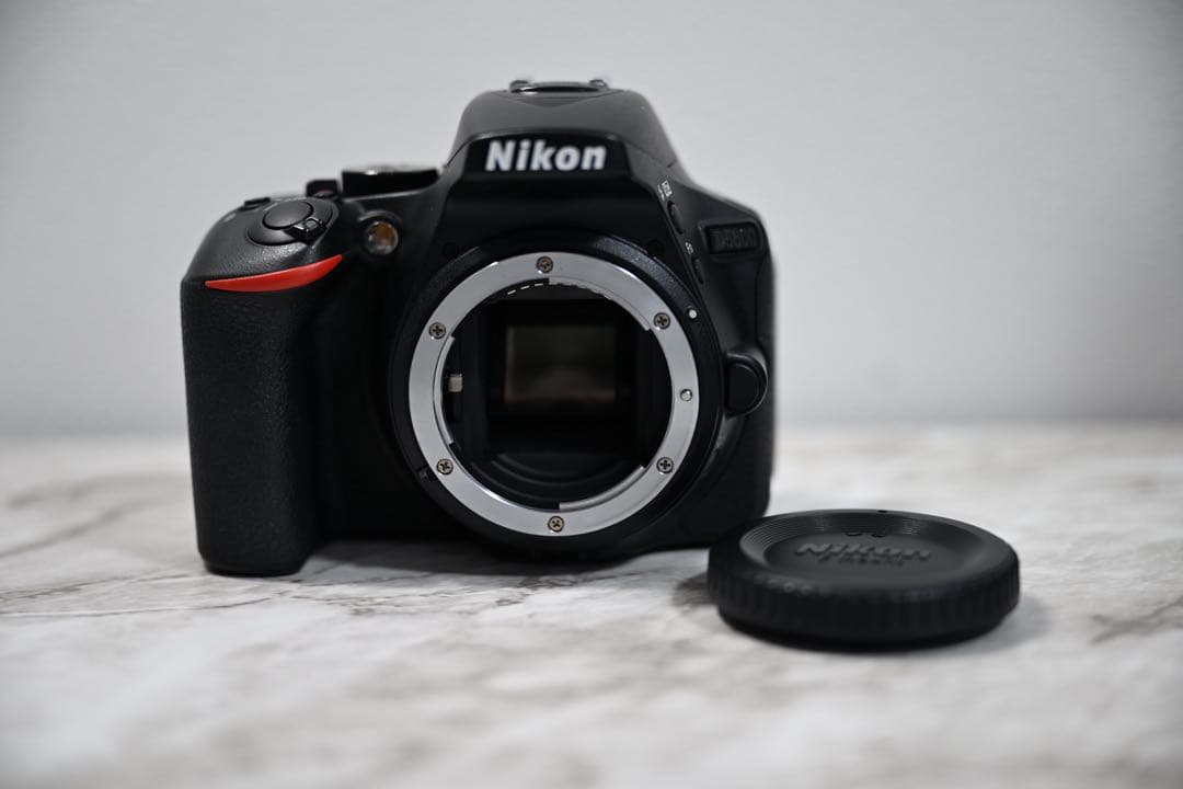 K*o様 Nikon D5600 VR ダブルズームキット (美品)