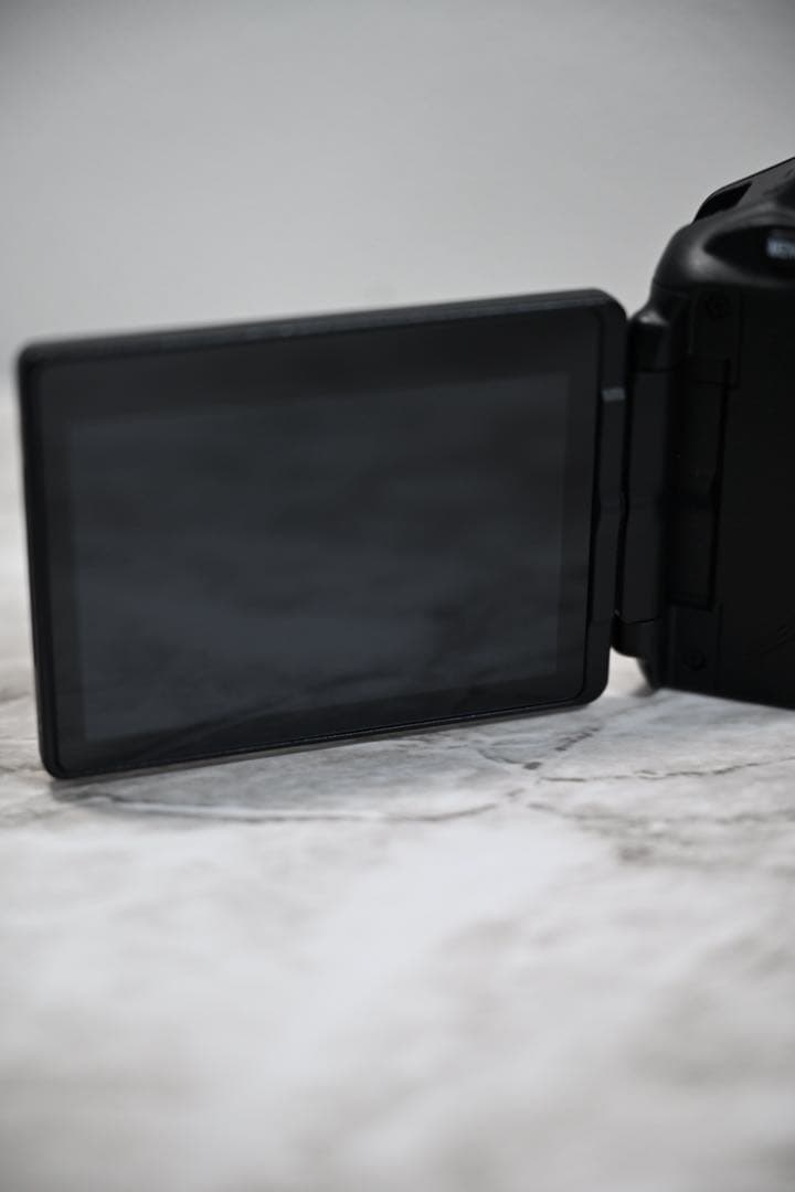 K*o様 Nikon D5600 VR ダブルズームキット (美品)