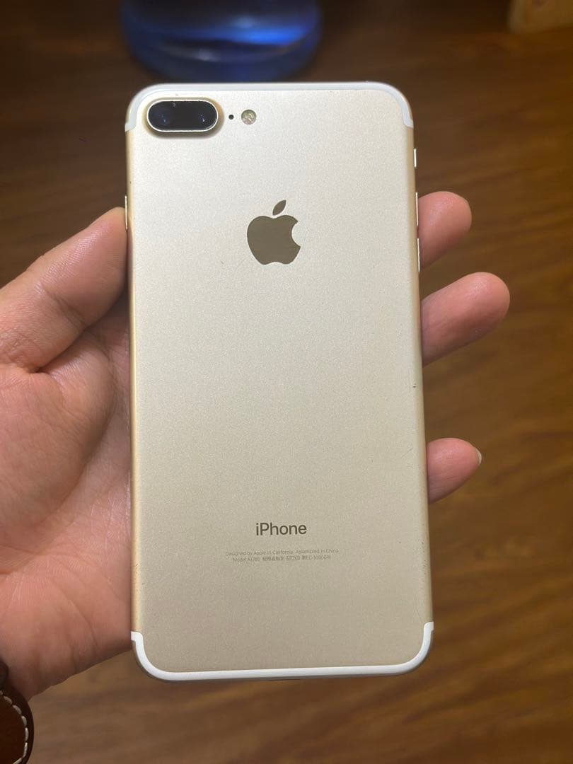 Apple iPhone 7 Plus ゴールド