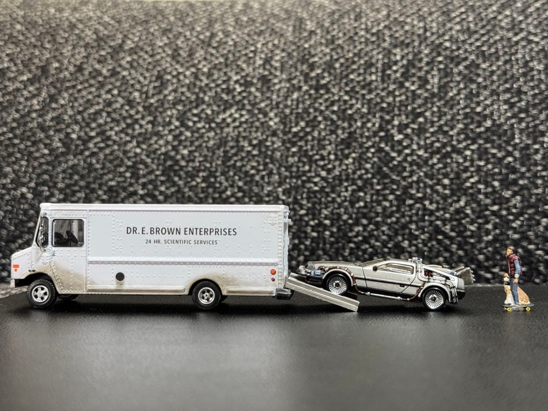 デロリアン & ドクのバン カスタム品 バックトゥザフューチャー 1/64