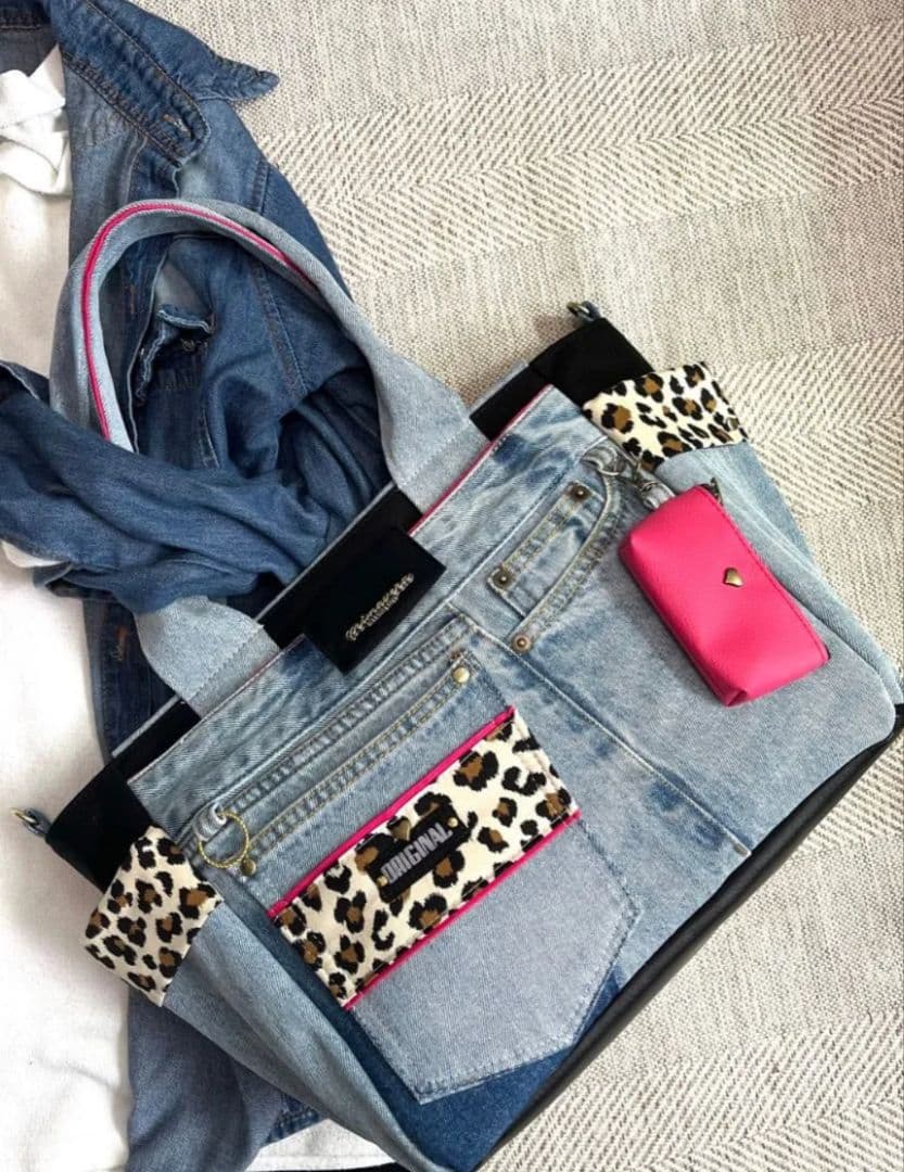 大きめデニムリメイクバッグ（LL）No.953☆トートバッグ　ミニミニポーチ