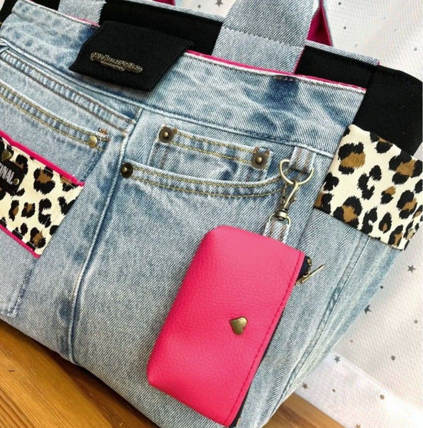 大きめデニムリメイクバッグ（LL）No.953☆トートバッグ　ミニミニポーチ