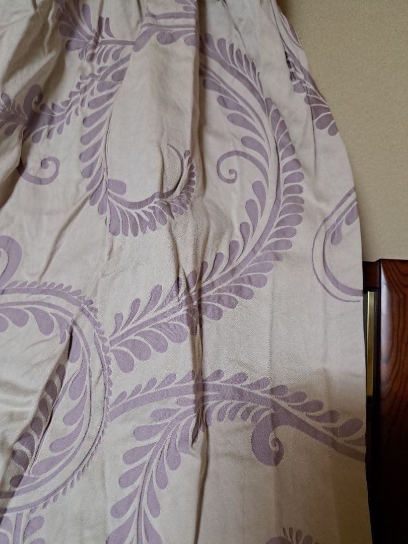 ローラアシュレイ カーテン (薄紫　幅約148cm、丈約240cm)