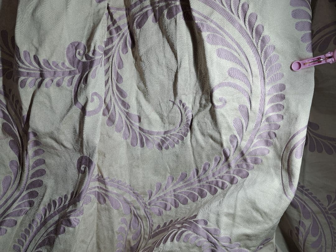 ローラアシュレイ カーテン (薄紫　幅約148cm、丈約240cm)