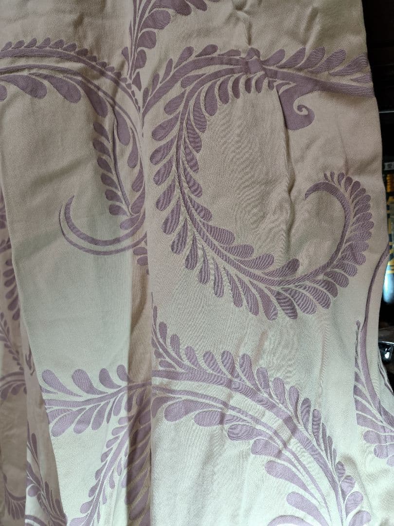 ローラアシュレイ カーテン (薄紫　幅約148cm、丈約240cm)