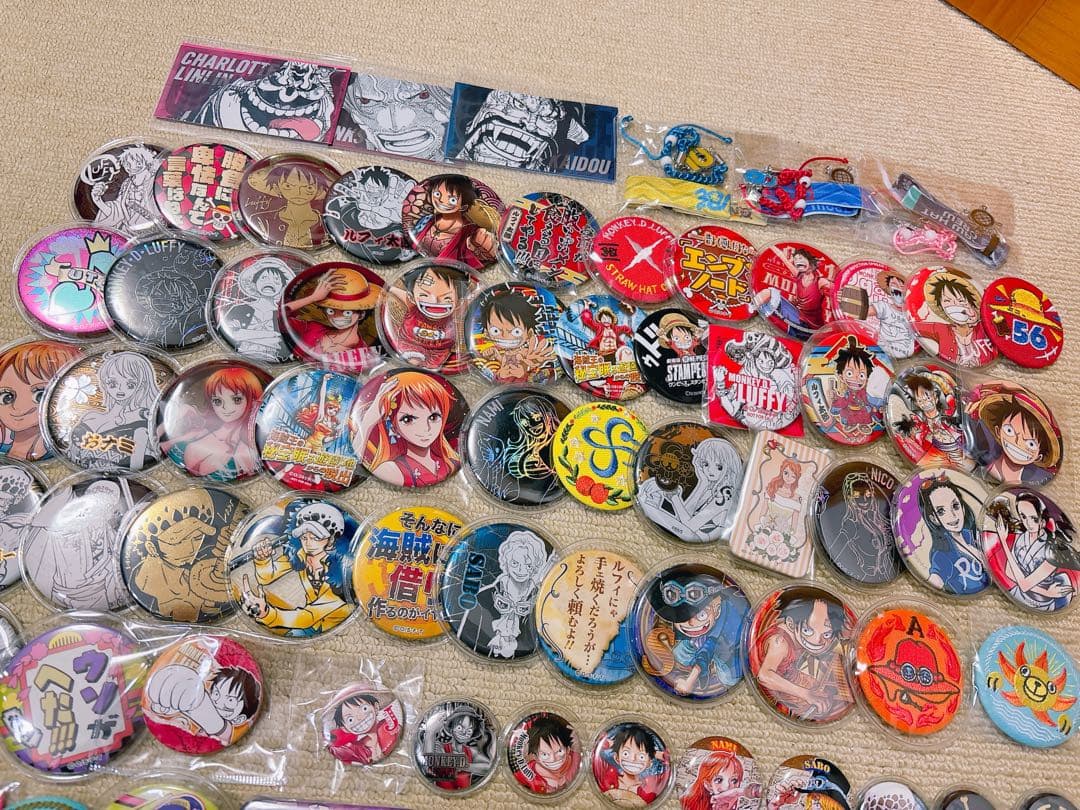 日本限定ONE PIECE ルフィ サボ エース 輩缶バッチ 80個＋グッズ