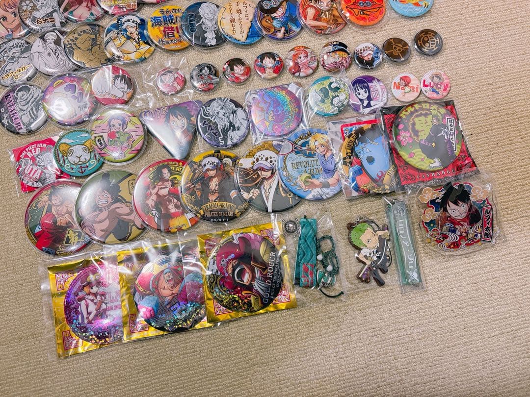 日本限定ONE PIECE ルフィ サボ エース 輩缶バッチ 80個＋グッズ