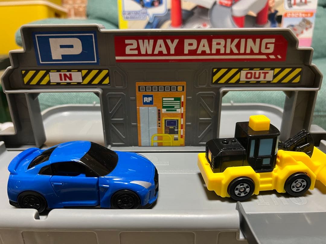 2WAYでなが～くあそべる はじめてトミカ ちゅうしゃじょうセット 廃盤品