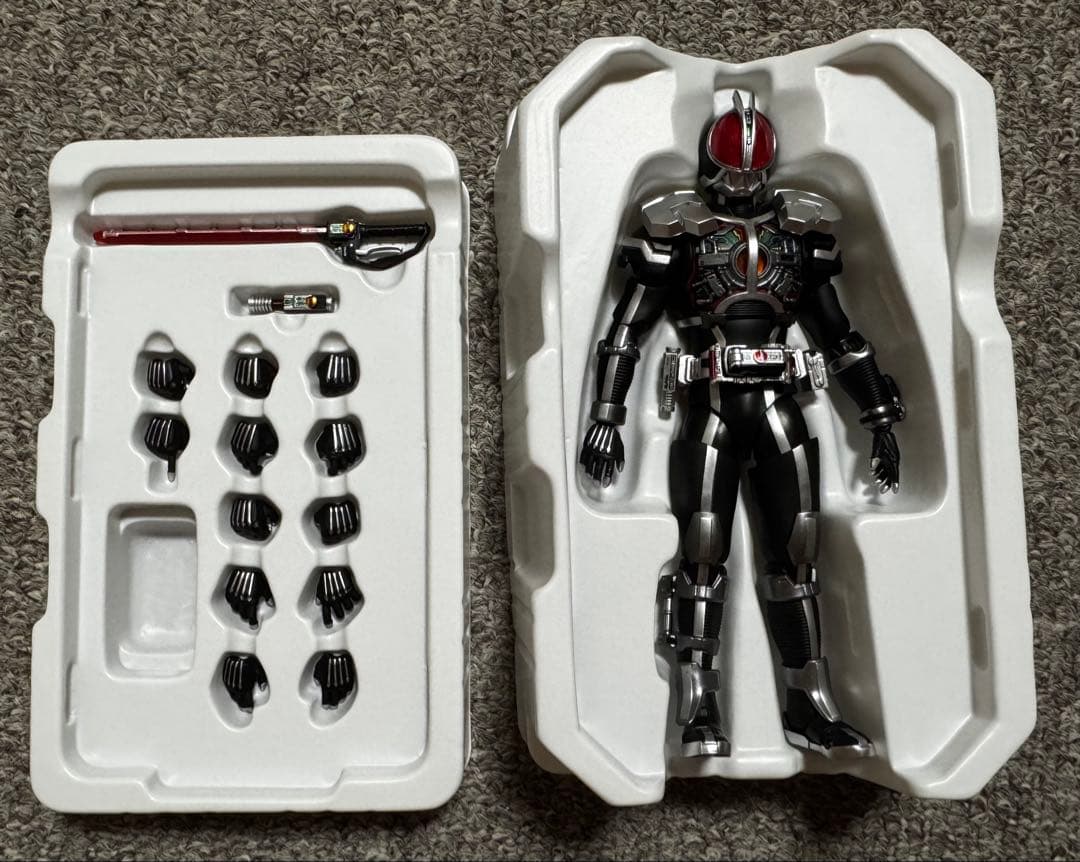 フィギュアーツ 真骨彫 仮面ライダーファイズ アクセルフォーム