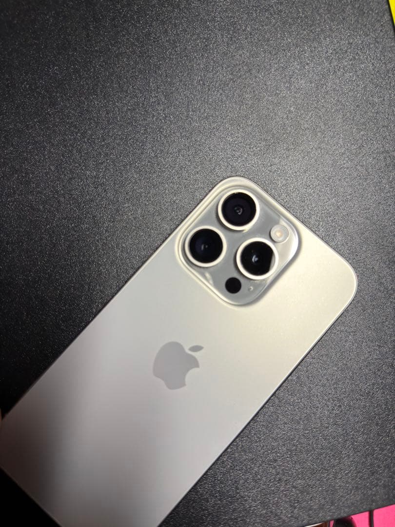 iPhone 15Pro ナチュラルチタニウム　256GB SIMフリー