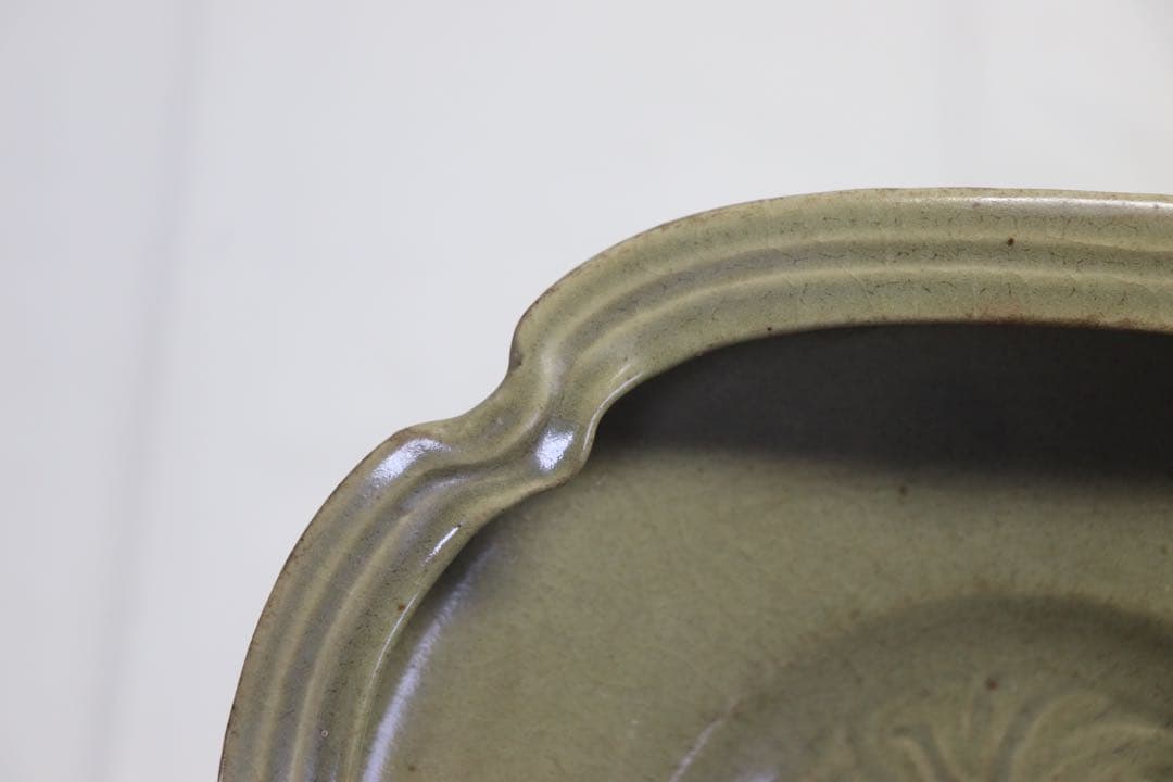 青磁　牡丹紋倭角皿　竜泉窯　送料込み1212