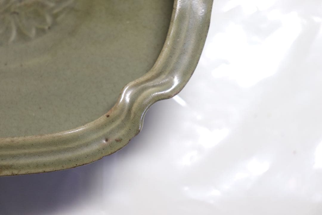 青磁　牡丹紋倭角皿　竜泉窯　送料込み1212