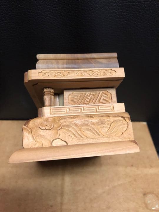 日蓮聖人座像 総白檀 金泥書 細密彫刻 日蓮宗 仏像 仏教美術 未使用保管品