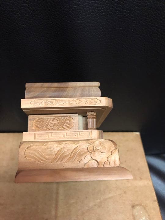 日蓮聖人座像 総白檀 金泥書 細密彫刻 日蓮宗 仏像 仏教美術 未使用保管品