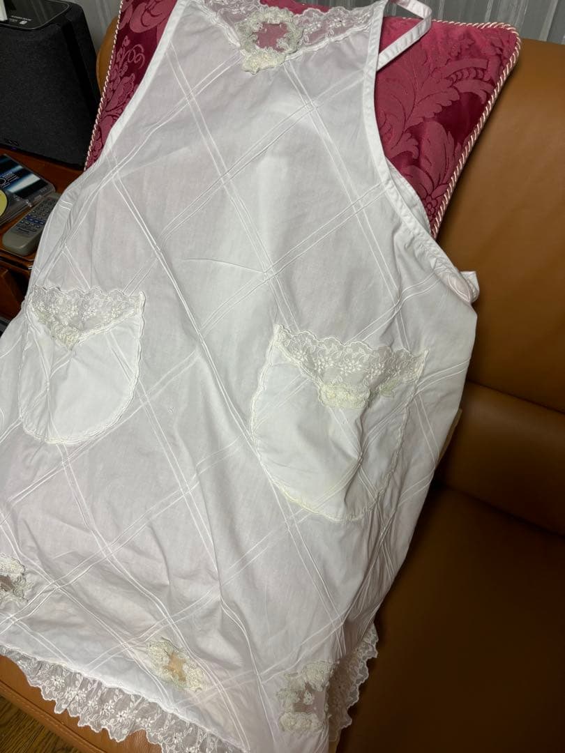 ヒスクーローネ　エプロン