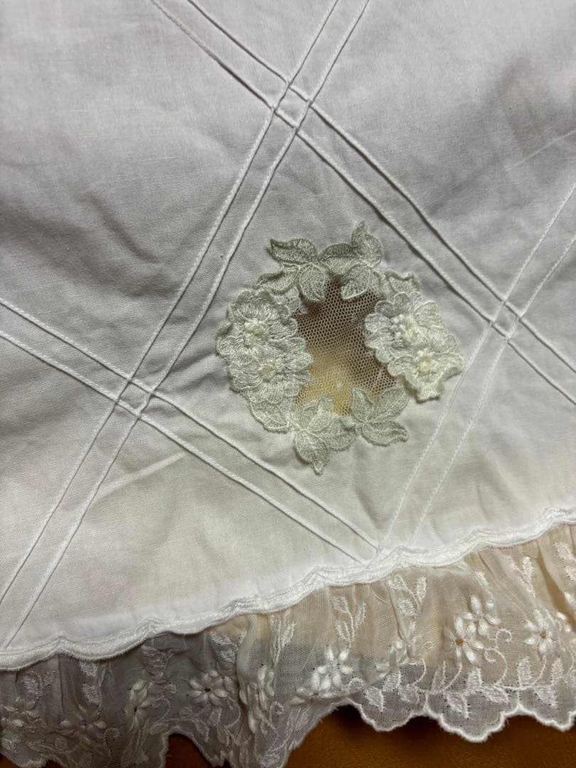 ヒスクーローネ　エプロン