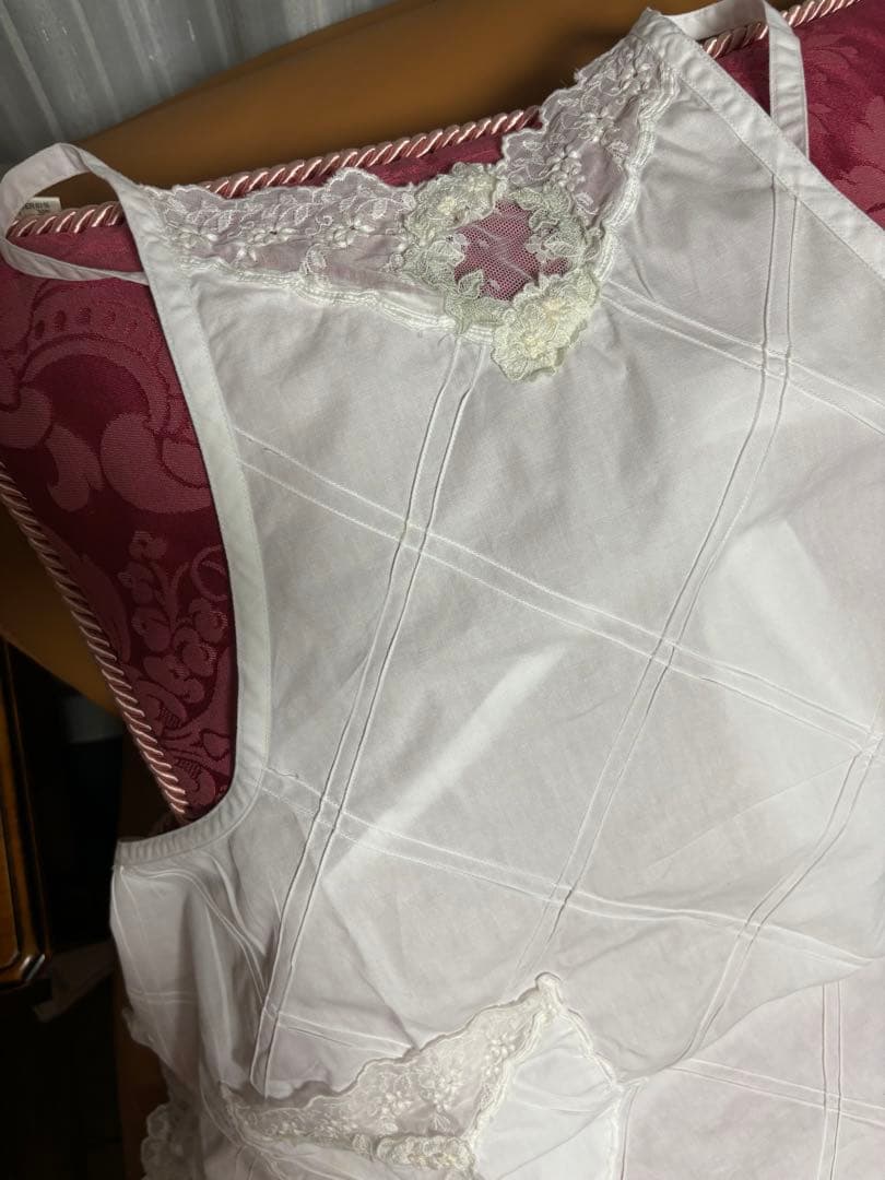 ヒスクーローネ　エプロン