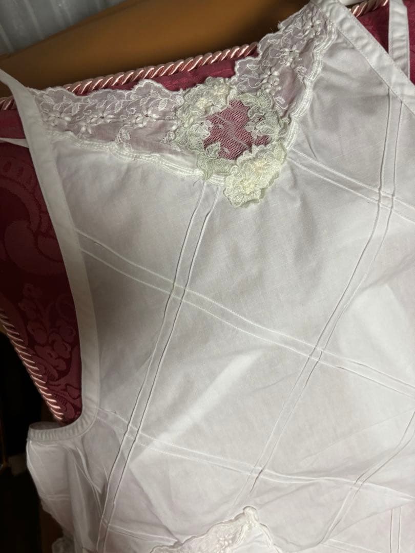 ヒスクーローネ　エプロン