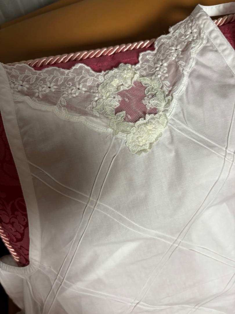 ヒスクーローネ　エプロン