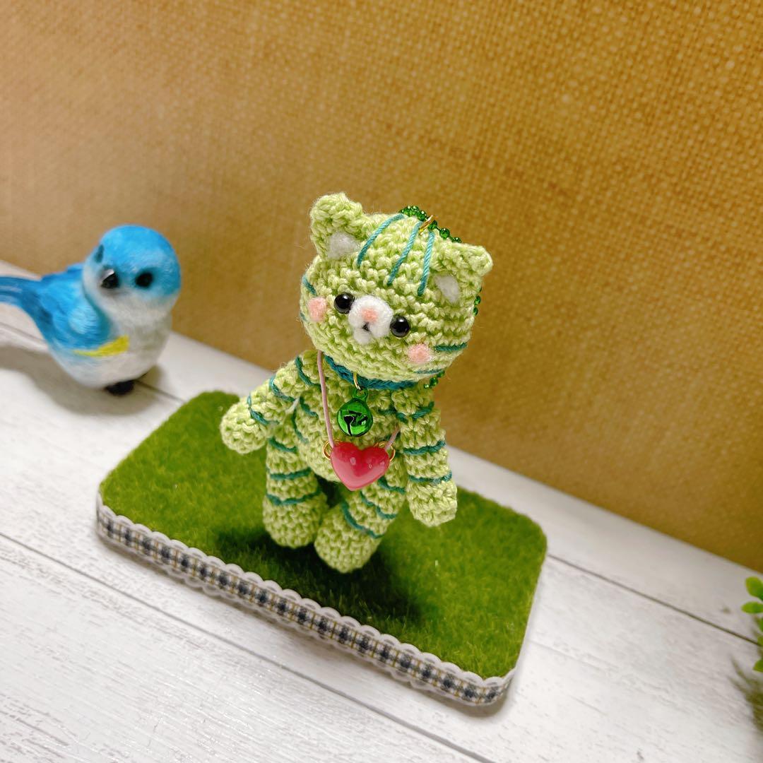 あみぐるみ　お耳ピーンなコロコロつぶら目ねこのコロトラちゃんストラップ☺︎