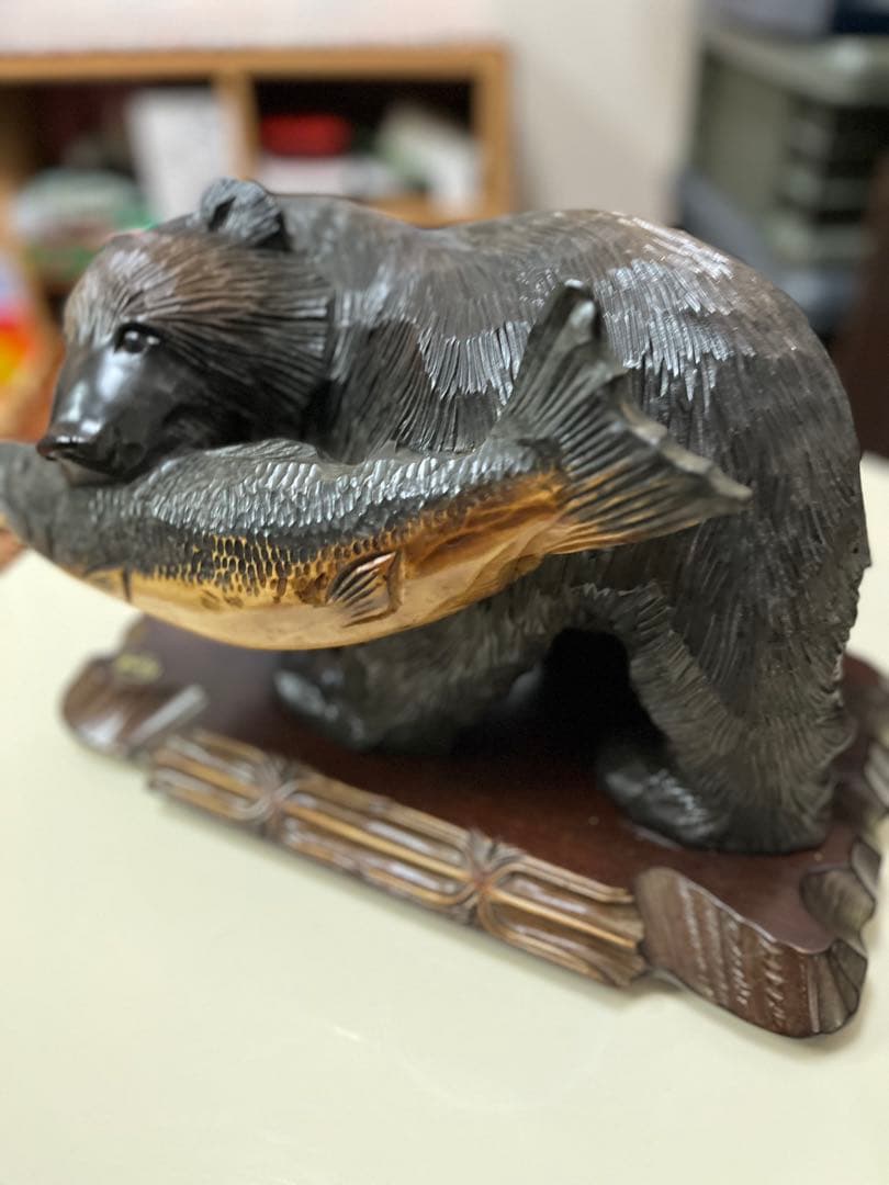 ドーホク　北海道　アイヌ名作　クマと魚の彫刻