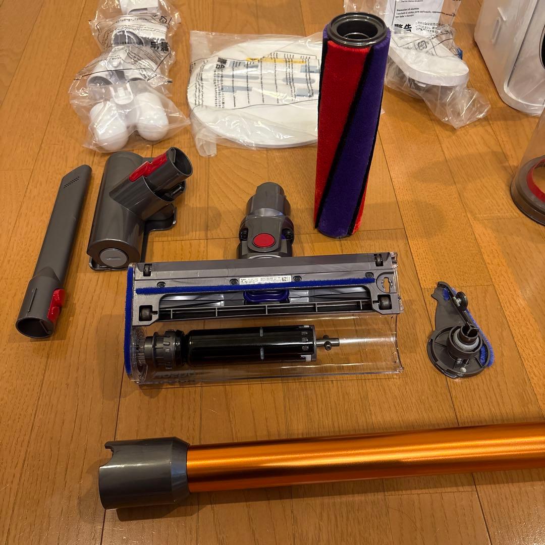 ダイソンV10 SV12 美品！　スタンド付き　分解洗浄除菌整備済み　SD-3